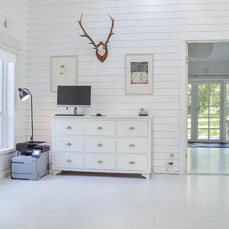 Amazing In W/ 3 Bedrooms *